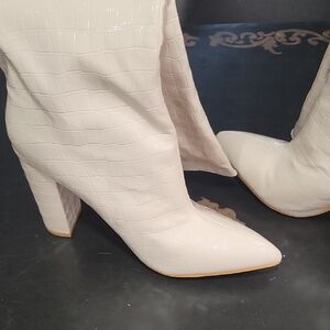 Elegant Cream Women's Boots